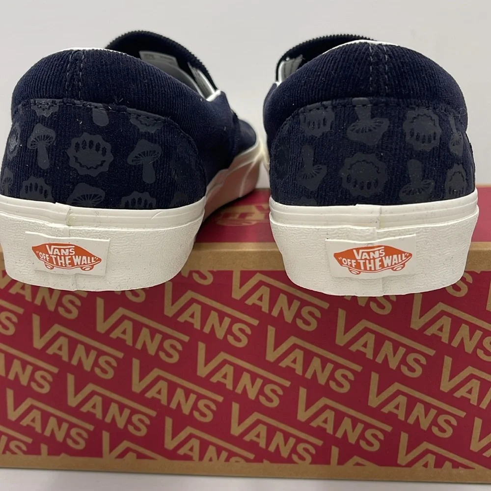 Vans Men’s Classic Slip-On
Trippy Cord Dark Navy
VN0A7Q5DDNV Sneakers - Picture 13 of 16